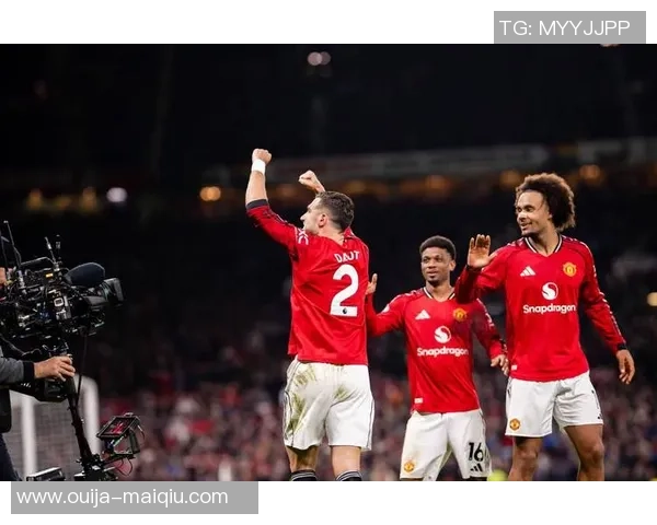 曝曼联明夏也不自动卖B费！B费诉苦拉爵想让自己走，却没勇气明说